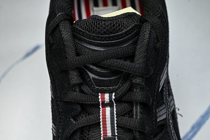 1203B110-001 GEL-KAYANO 14 BLACK/BLACK