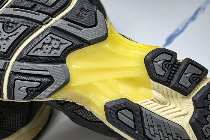 1203A540-020 GEL-KAYANO 14 CLAY GREY/BLACK