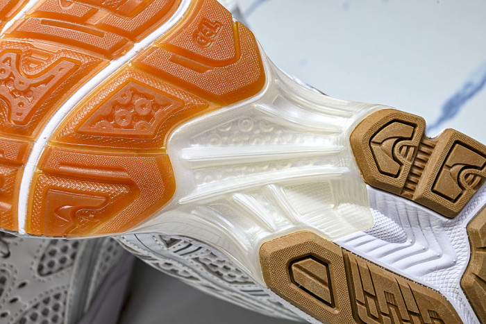 1203A727-100 GEL-KAYANO 14 WHITE/PURE SILVER