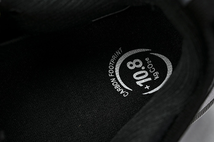 1011B794-001 GEL-NIMBUS 26 BLACK/GRAPHITE GREY