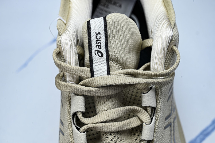1011B794-021 GEL-NIMBUS 26 FEATHER GREY/BLACK