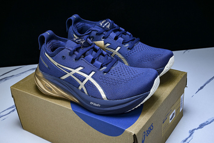 1011B946-400 GEL-NIMBUS 26 PLATINUM BLUE EXPANSE/CHAMPAGNE