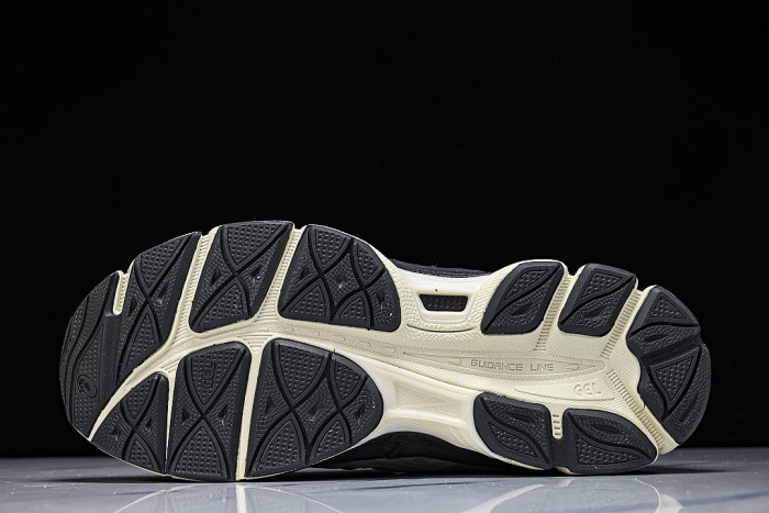 1203A383-111 GEL-NYC WHITE/SMOKE GREY