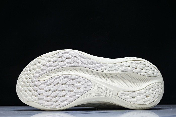 1011B794-101 GEL-NIMBUS 26 WHITE/WHITE
