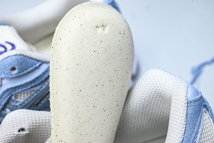 1203A383-107 GEL-NYC CREAM/ARCTIC SKY