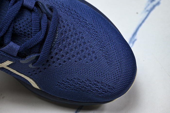 1011B946-400 GEL-NIMBUS 26 PLATINUM BLUE EXPANSE/CHAMPAGNE