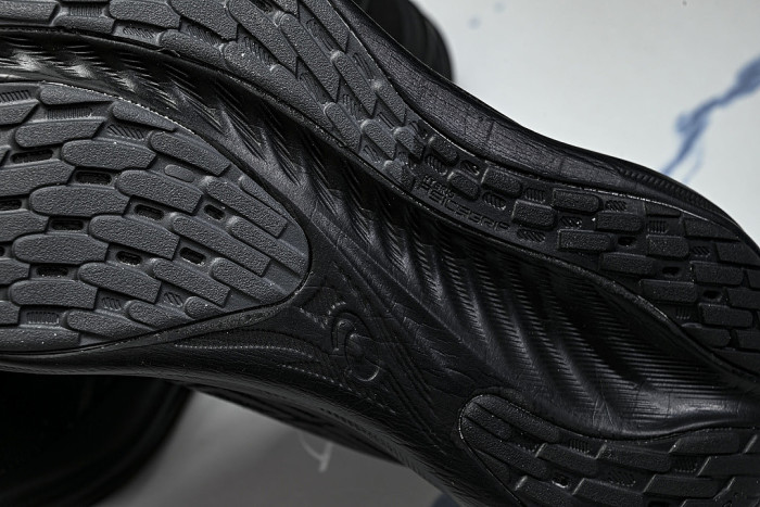 1012B601-002 GEL-NIMBUS 26 BLACK/BLACK