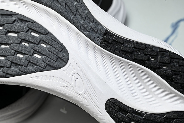 1011B794-001 GEL-NIMBUS 26 BLACK/GRAPHITE GREY