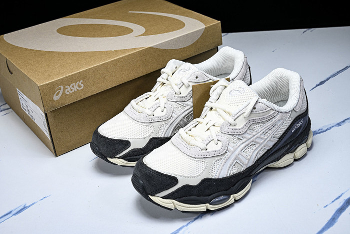 1203A383-111 GEL-NYC WHITE/SMOKE GREY