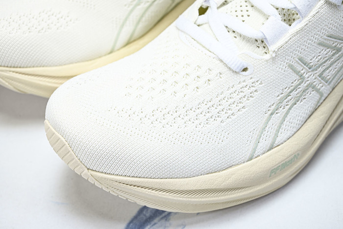 1011B794-101 GEL-NIMBUS 26 WHITE/WHITE