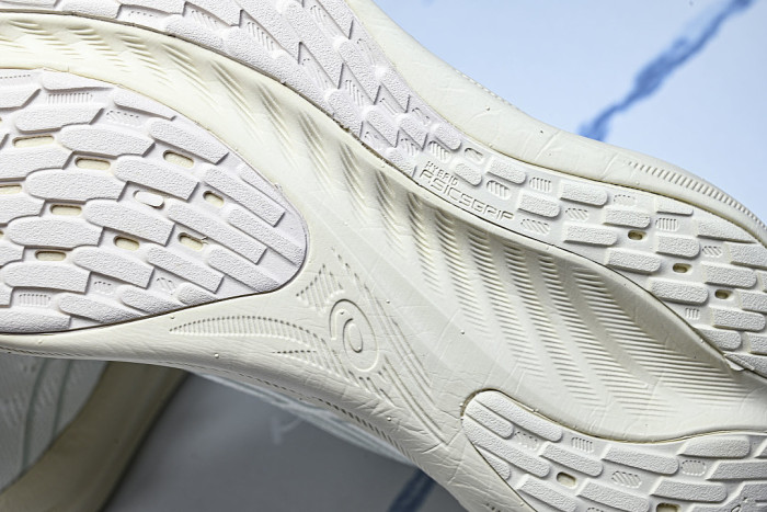 1011B794-101 GEL-NIMBUS 26 WHITE/WHITE