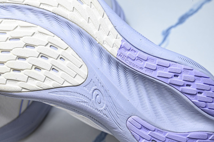 1012B601-100 GEL-NIMBUS 26 WHITE/FRESH AIR