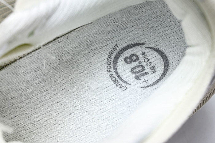 1011B794-101 GEL-NIMBUS 26 WHITE/WHITE