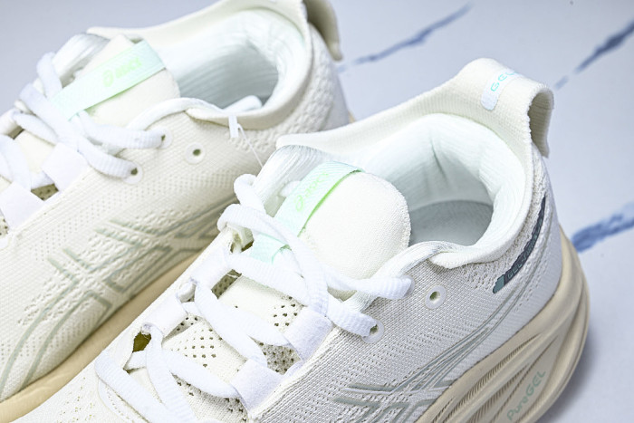 1011B794-101 GEL-NIMBUS 26 WHITE/WHITE