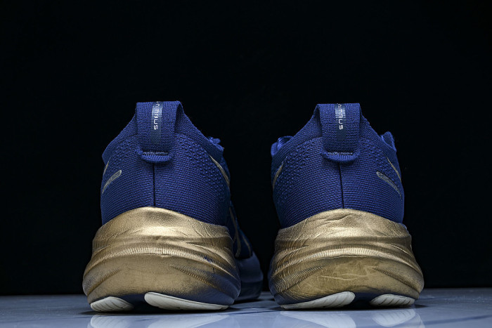 1011B946-400 GEL-NIMBUS 26 PLATINUM BLUE EXPANSE/CHAMPAGNE