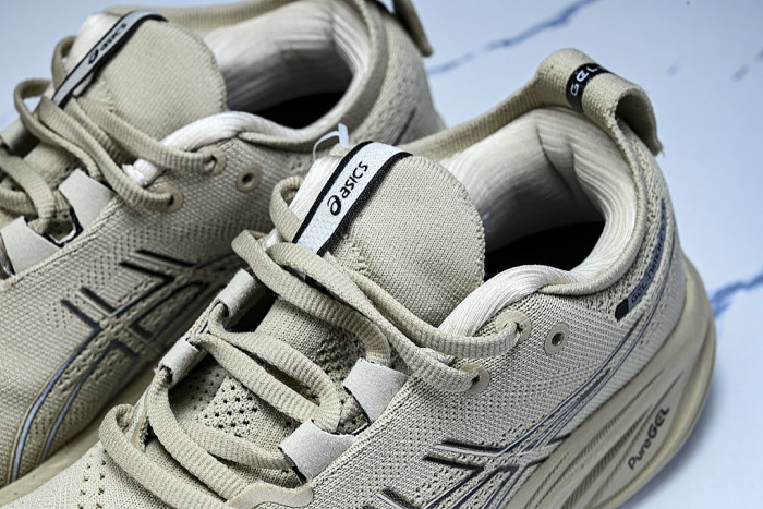 1011B794-021 GEL-NIMBUS 26 FEATHER GREY/BLACK