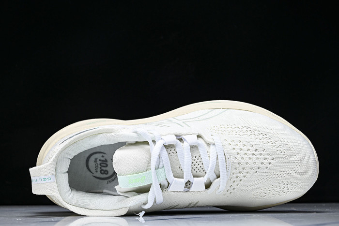 1011B794-101 GEL-NIMBUS 26 WHITE/WHITE