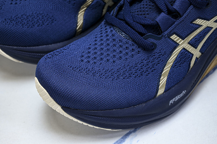 1011B946-400 GEL-NIMBUS 26 PLATINUM BLUE EXPANSE/CHAMPAGNE