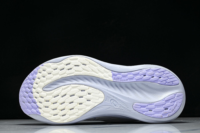 1012B601-100 GEL-NIMBUS 26 WHITE/FRESH AIR