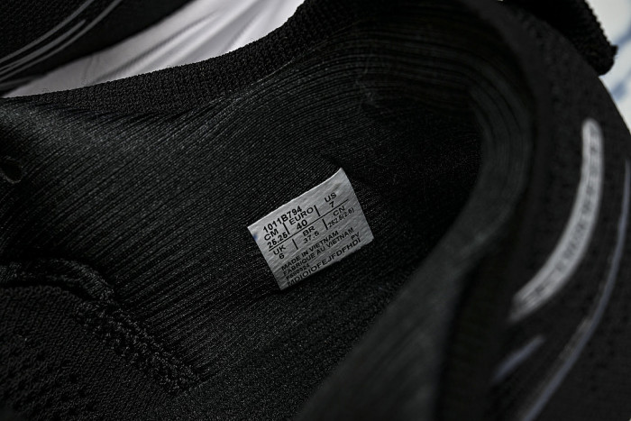 1011B794-001 GEL-NIMBUS 26 BLACK/GRAPHITE GREY