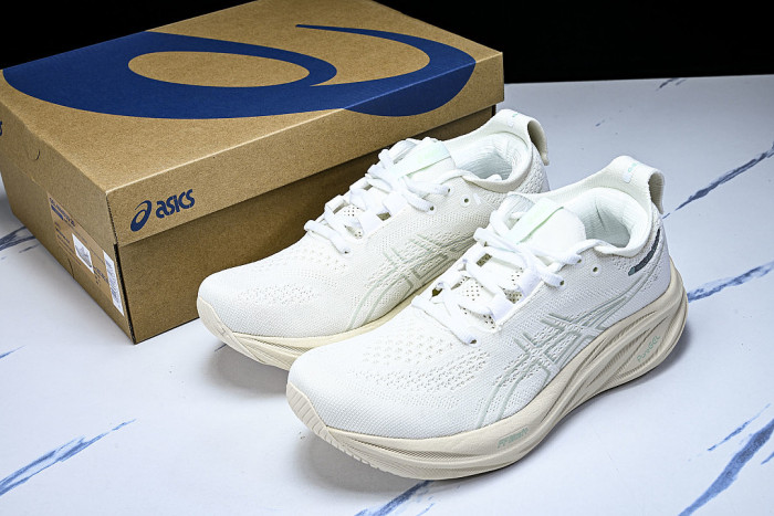 1011B794-101 GEL-NIMBUS 26 WHITE/WHITE