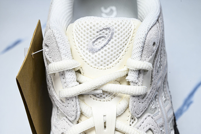 1203A383-111 GEL-NYC WHITE/SMOKE GREY