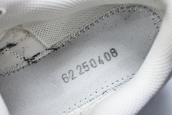 1203A383-111 GEL-NYC WHITE/SMOKE GREY