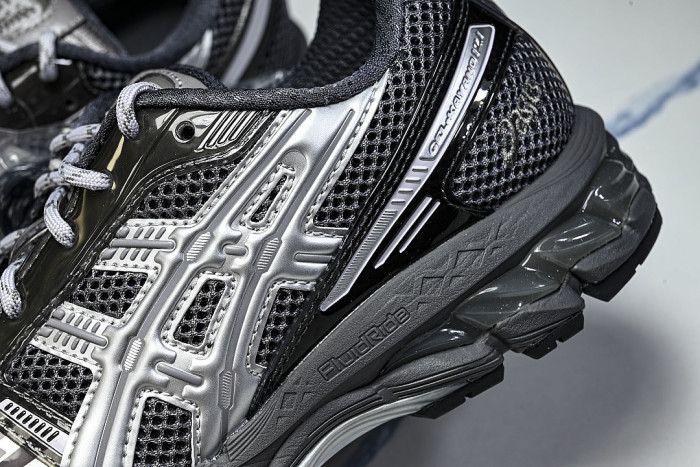 1203A930-020 GEL-KAYANO 12.1 TORNADO/PURE SILVER