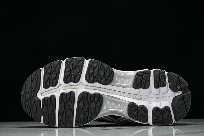 1203A846-020 GEL-KAYANO 12.1 PEAT/CREAM
