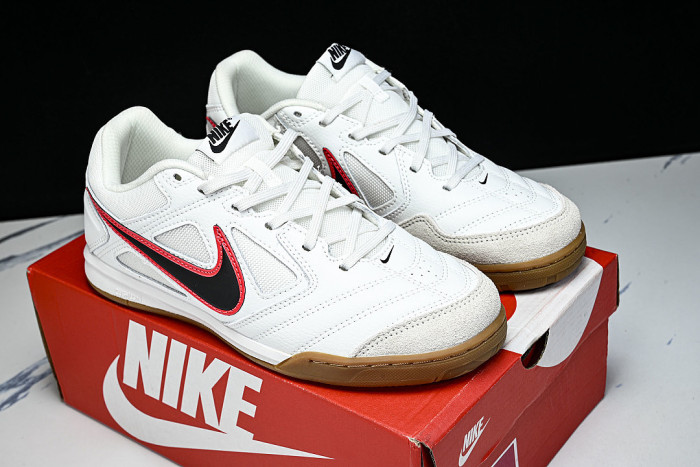 HQ6019-104 GATO LOW-TOP CASUAL LIFESTYLE SHOES SUMMIT WHITE/BRIGHT CRIMSON/MEDIUM BROWN/BLACK