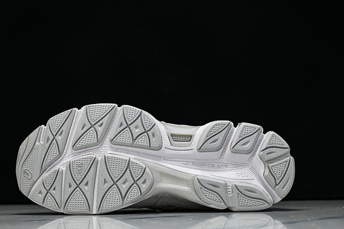 1203A663-101 GEL-NYC CREAM/CLOUD GREY