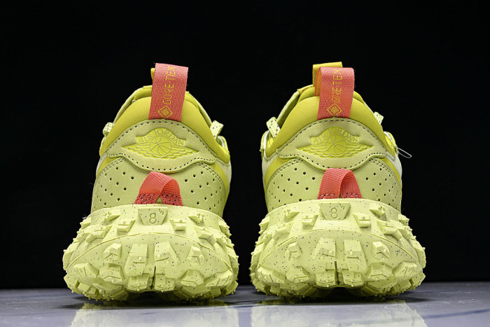 FV4227-700 AIR 1 ELEMENT GORE TEX LOW TOP RUNNING SHOES GRASS GREEN/LIGHT GREEN