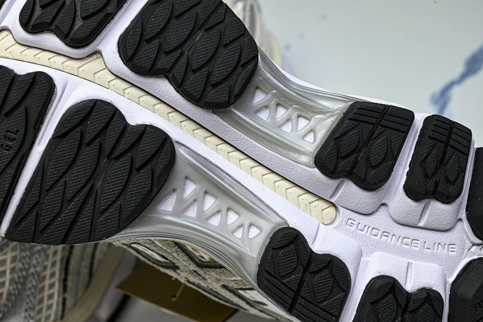 1203B103-100 GEL-KAYANO 12.1 CREAM/BLACK/RED