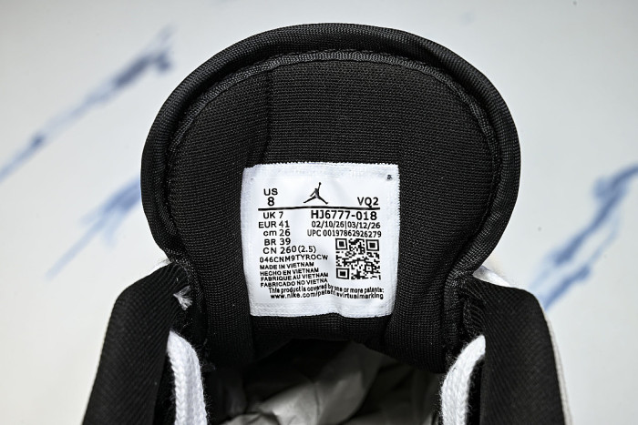 HJ6777-018 JORDAN CMFT ERA BLACK/SAIL/COCONUT MILK/STARFISH