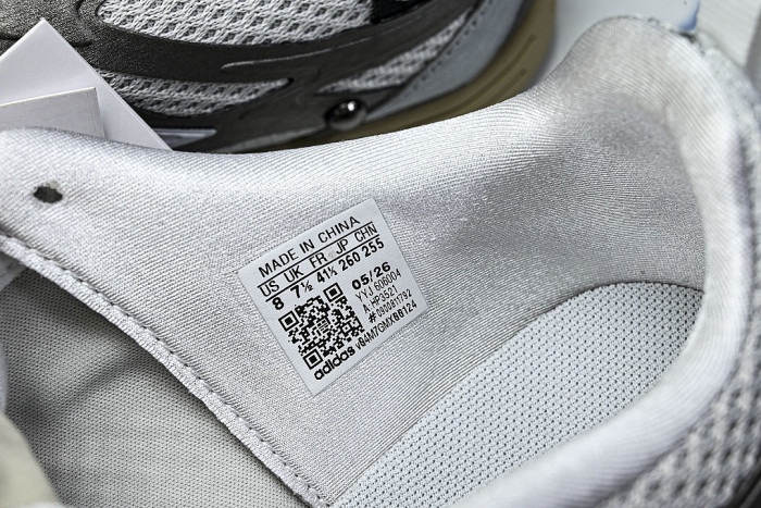 HP3521 ADIZERO PR CLOUD WHITE/SILVER METALLIC/CORE BLACK