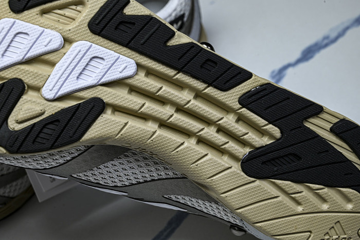HP3521 ADIZERO PR CLOUD WHITE/SILVER METALLIC/CORE BLACK