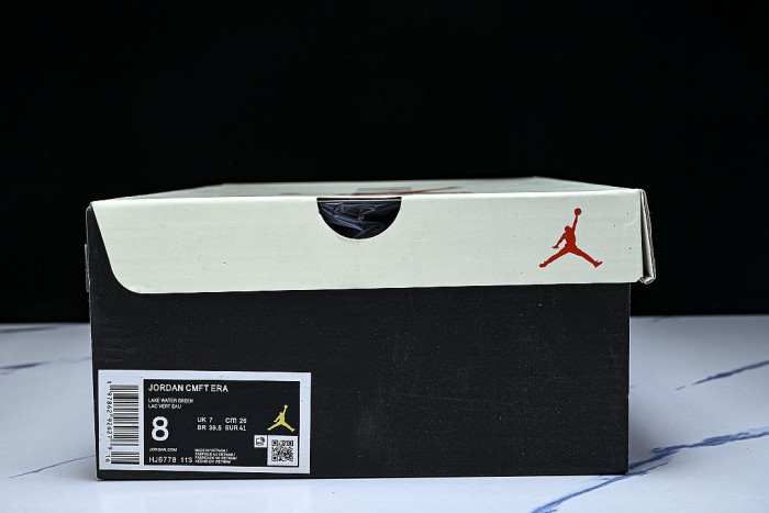 HJ6778-113 JORDAN CMFT ERA WHITE/SAIL/WASHED TEAL