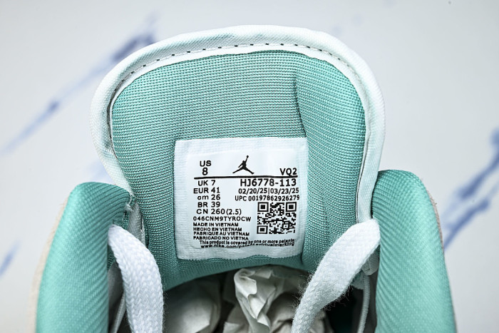 HJ6778-113 JORDAN CMFT ERA WHITE/SAIL/WASHED TEAL