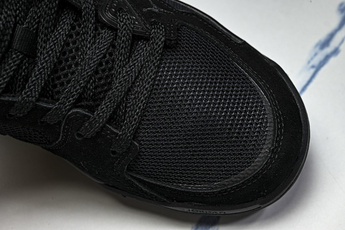 HJ6777-060 JORDAN CMFT ERA BLACK/GYM RED/ANTHRACITE/BLACK