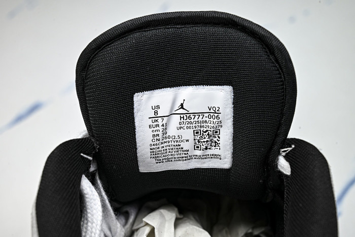 HJ6777- 006 JORDAN CMFT ERA BLACK/WOLF GREY/WHITE/INFRARED 23