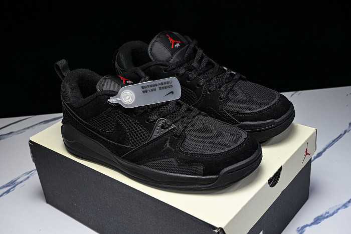 HJ6777-060 JORDAN CMFT ERA BLACK/GYM RED/ANTHRACITE/BLACK