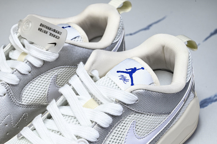 IW2023-011 JORDAN CMFT ERA WHITE/SILVER/BLUE