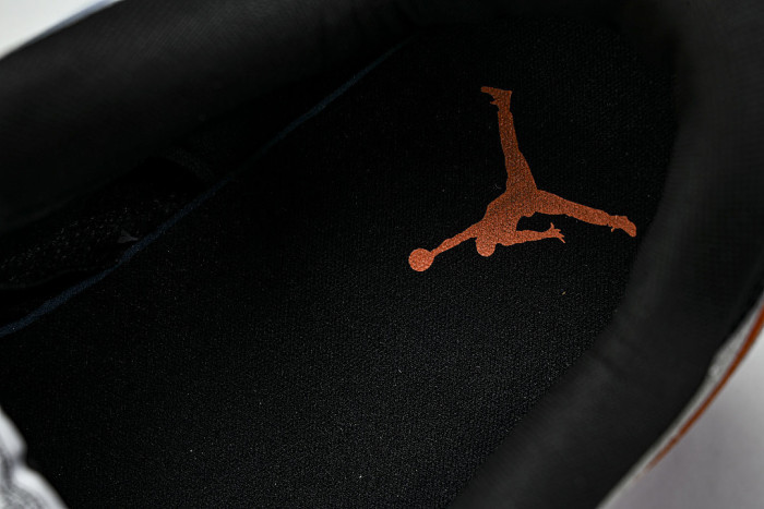 HJ6777-018 JORDAN CMFT ERA BLACK/SAIL/COCONUT MILK/STARFISH