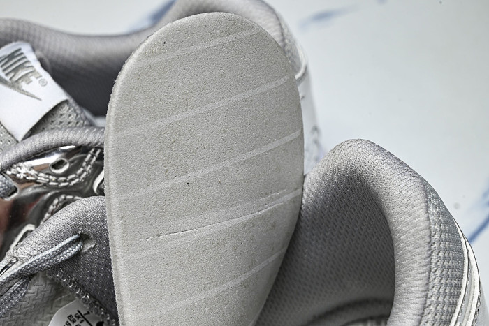IB3566-001 GATO LV8 LOW-TOP CASUAL SHOES METALLIC SILVER/WHITE/GUM LIGHT BROWN/METALLIC SILVER