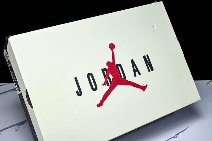 HJ6777-101 JORDAN CMFT ERA SAIL/BLACK/LIGHT CREAM/REDSTONE