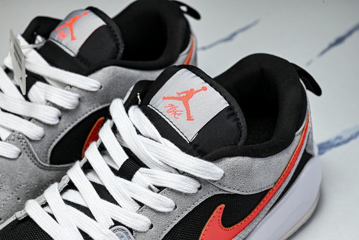 HJ6777- 006 JORDAN CMFT ERA BLACK/WOLF GREY/WHITE/INFRARED 23