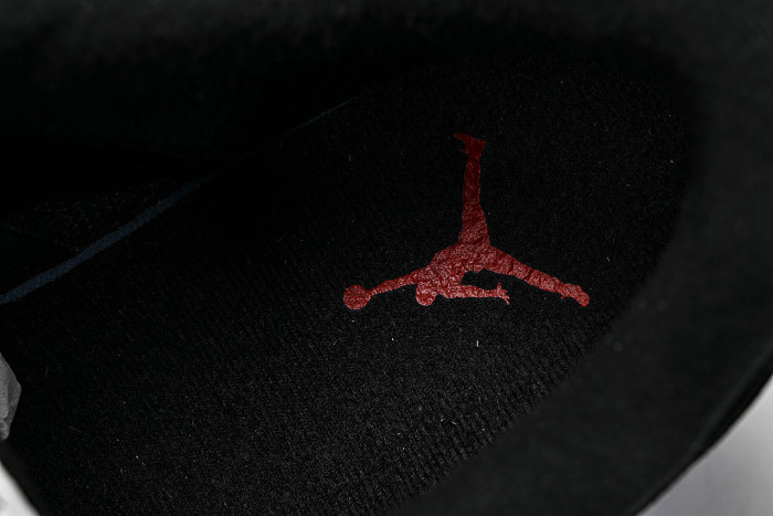 HJ6777-060 JORDAN CMFT ERA BLACK/GYM RED/ANTHRACITE/BLACK