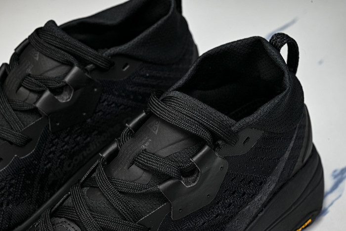 HV8113-002 ZOOMX ACG ZEGAMA BLACK/ANTHRACITE