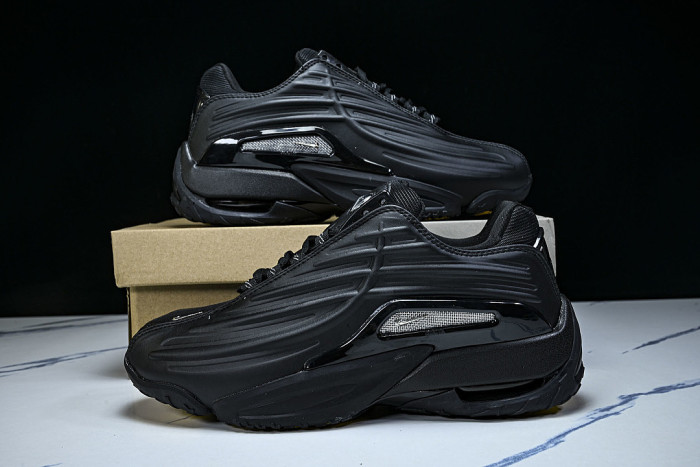 DZ7293-001 HOT STEP 2 BLACK/GUNMETAL/UNIVERSITY GOLD