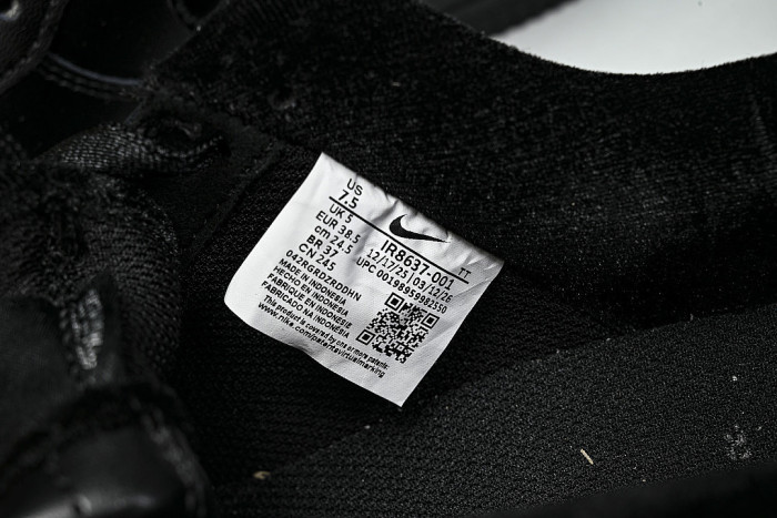 IR8637-001 AIR FORCE 1 LOW 07 BLACK/OFF-NOIR/METALLIC SILVER/BLACK